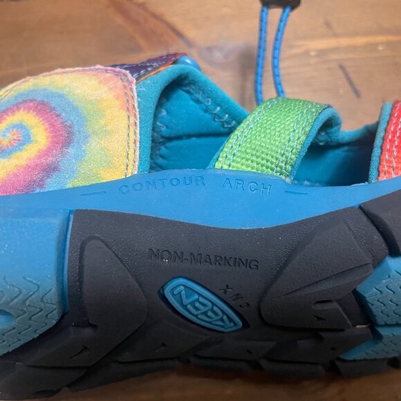 KEEN Closed Toe Sandal, Vivid Blue/Original Tie Dye Unisex Big Kids Size US 5 - Picture 9 of 11